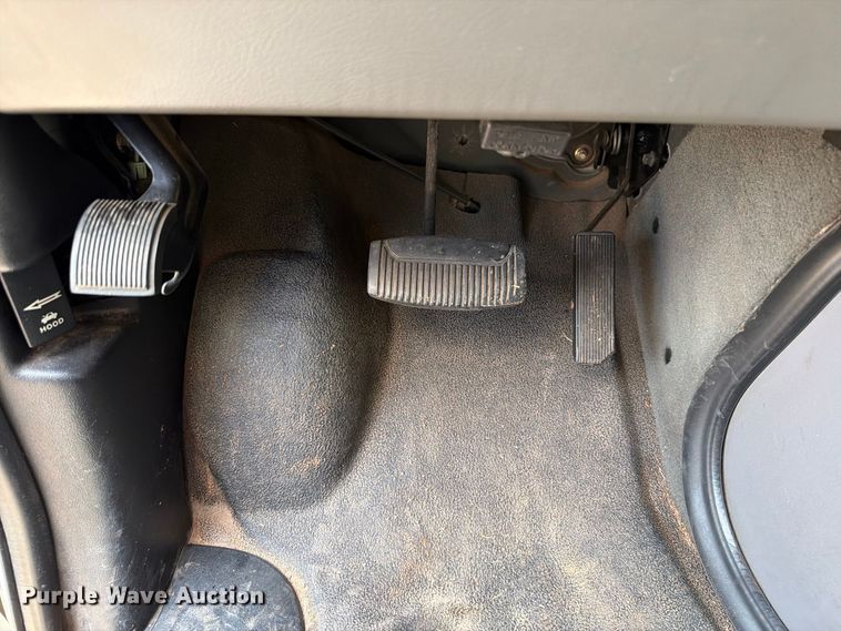 image for item EW8958 2003 Ford E450 ambulance