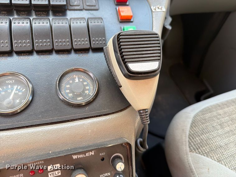 image for item EW8958 2003 Ford E450 ambulance
