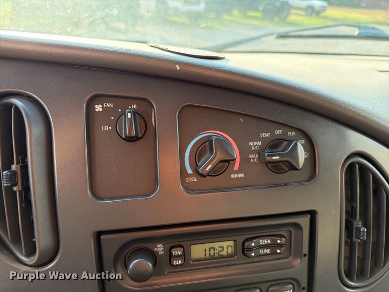 image for item EW8958 2003 Ford E450 ambulance