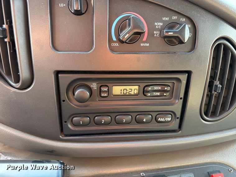 image for item EW8958 2003 Ford E450 ambulance