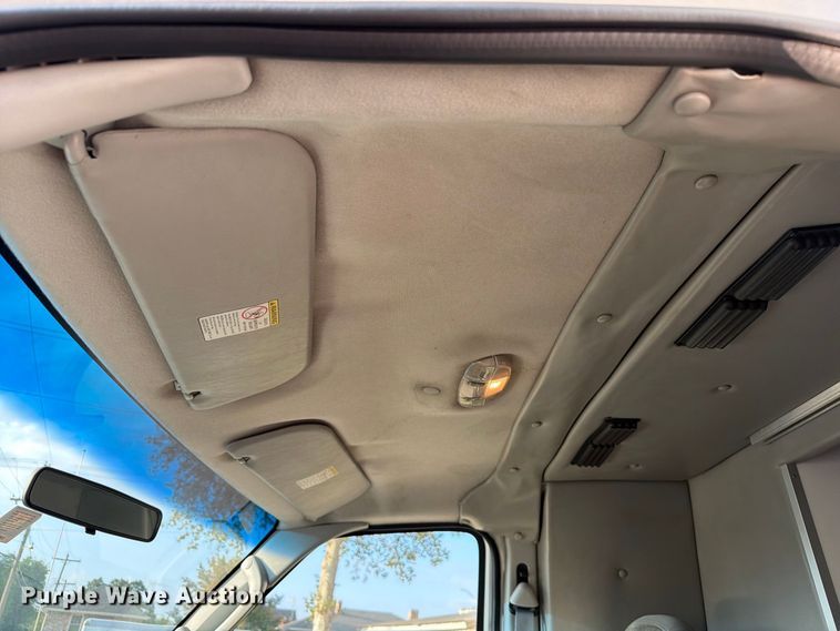 image for item EW8958 2003 Ford E450 ambulance