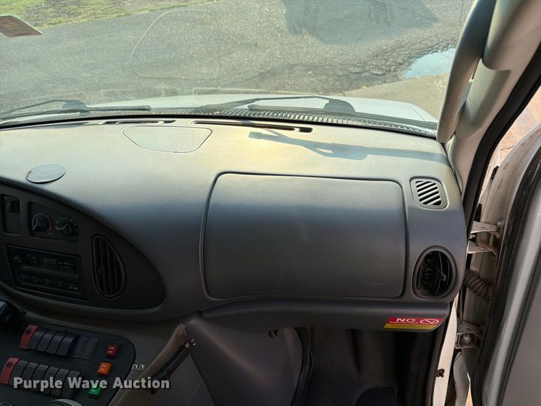 image for item EW8958 2003 Ford E450 ambulance
