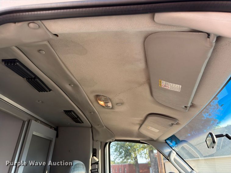image for item EW8958 2003 Ford E450 ambulance