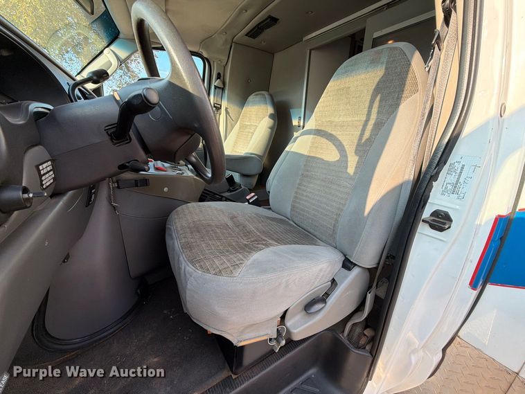 image for item EW8958 2003 Ford E450 ambulance