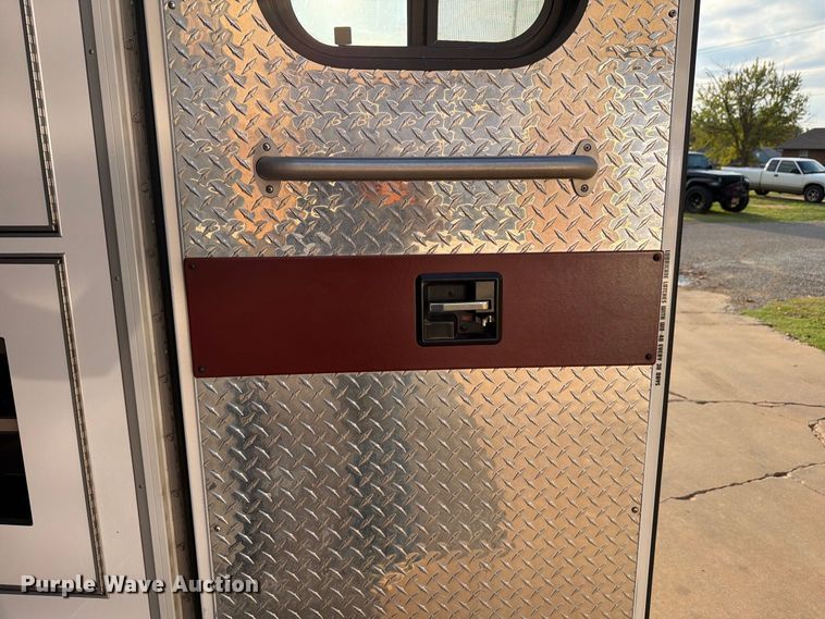 image for item EW8958 2003 Ford E450 ambulance