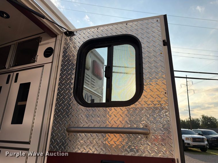image for item EW8958 2003 Ford E450 ambulance