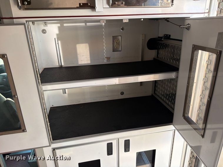image for item EW8958 2003 Ford E450 ambulance