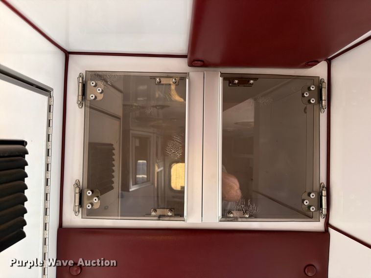 image for item EW8958 2003 Ford E450 ambulance