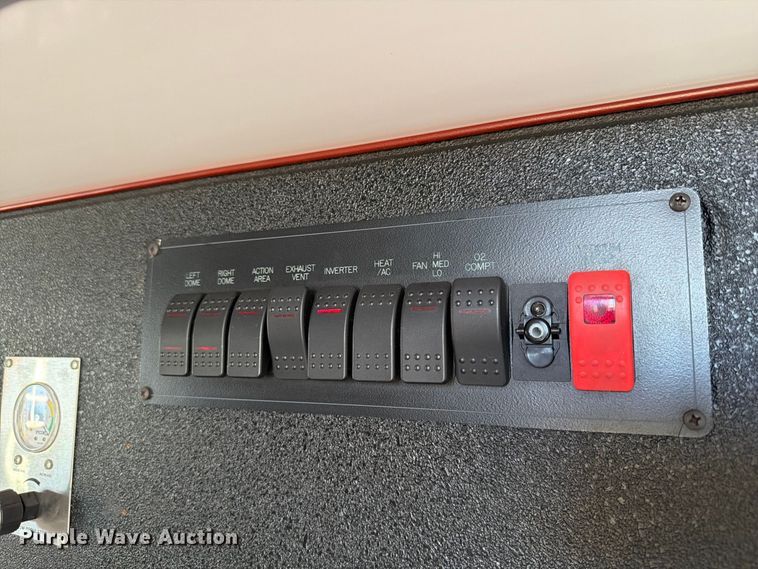 image for item EW8958 2003 Ford E450 ambulance