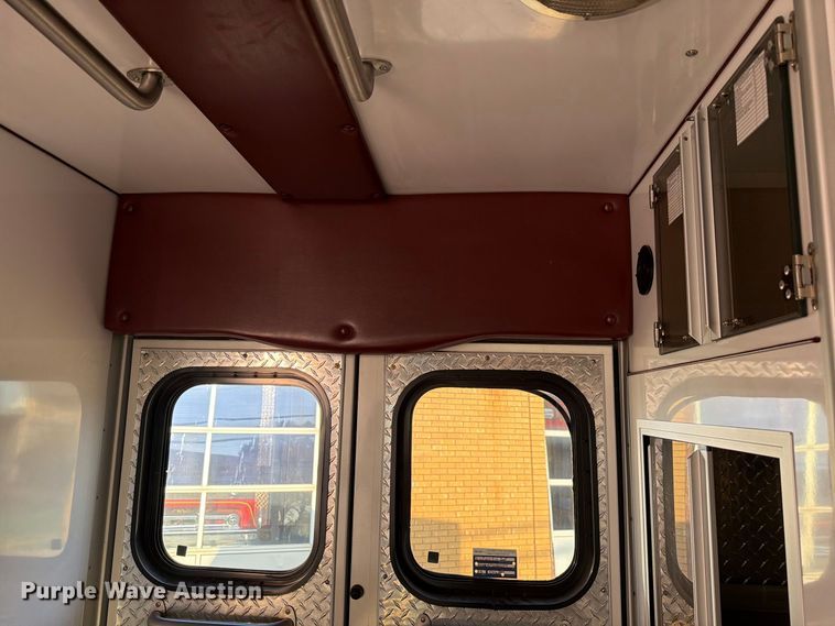 image for item EW8958 2003 Ford E450 ambulance