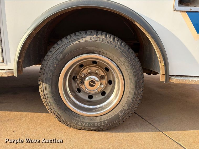 image for item EW8958 2003 Ford E450 ambulance