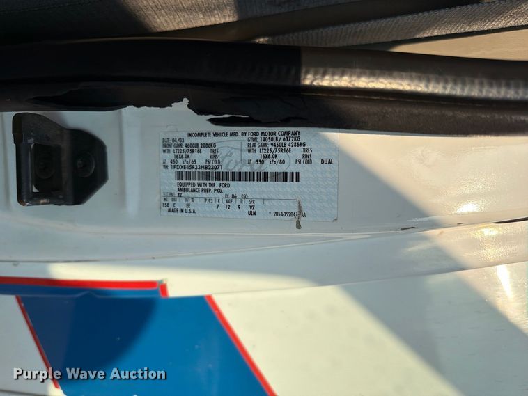 image for item EW8958 2003 Ford E450 ambulance