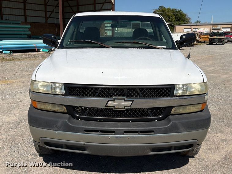 image for item EX0050 2002 Chevrolet Silverado 2500HD utility bed pickup truck