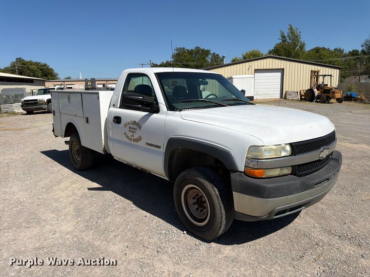 image for item EX0050 2002 Chevrolet Silverado 2500HD utility bed pickup truck