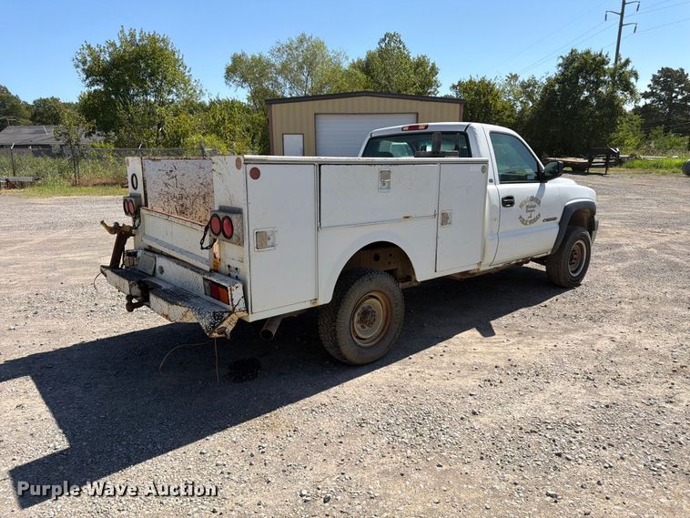 image for item EX0050 2002 Chevrolet Silverado 2500HD utility bed pickup truck