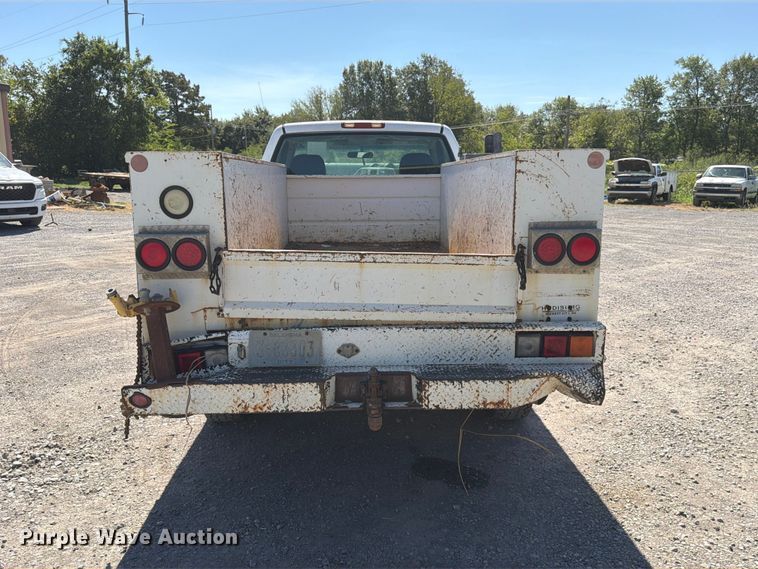 image for item EX0050 2002 Chevrolet Silverado 2500HD utility bed pickup truck