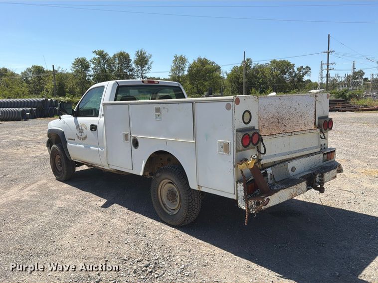 image for item EX0050 2002 Chevrolet Silverado 2500HD utility bed pickup truck
