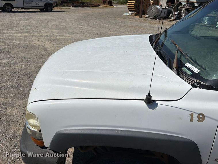 image for item EX0050 2002 Chevrolet Silverado 2500HD utility bed pickup truck