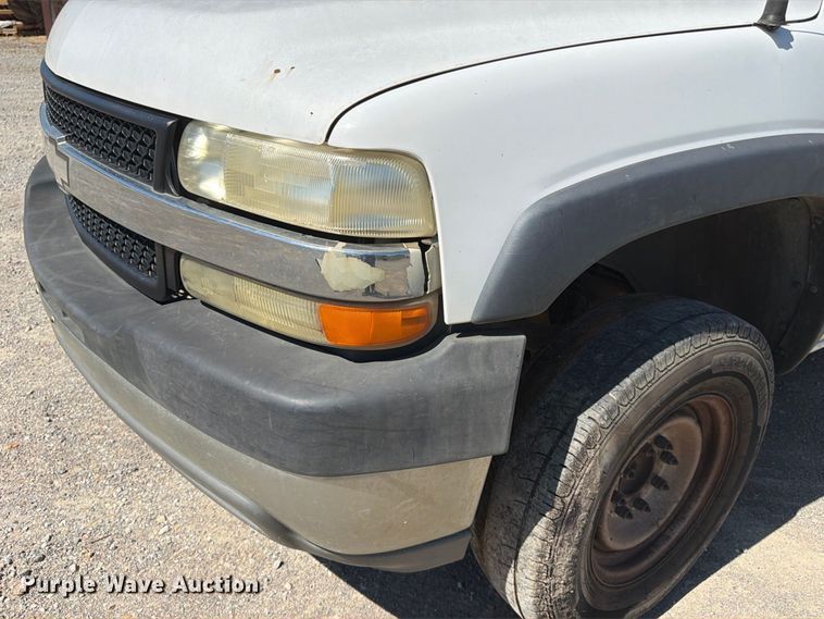 image for item EX0050 2002 Chevrolet Silverado 2500HD utility bed pickup truck