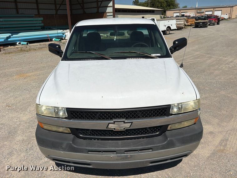 image for item EX0050 2002 Chevrolet Silverado 2500HD utility bed pickup truck