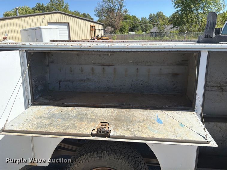 image for item EX0050 2002 Chevrolet Silverado 2500HD utility bed pickup truck