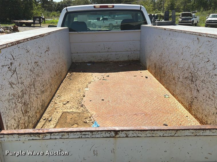 image for item EX0050 2002 Chevrolet Silverado 2500HD utility bed pickup truck