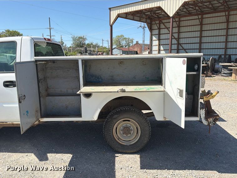 image for item EX0050 2002 Chevrolet Silverado 2500HD utility bed pickup truck