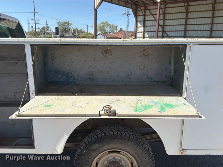 image for item EX0050 2002 Chevrolet Silverado 2500HD utility bed pickup truck