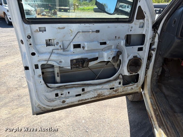 image for item EX0050 2002 Chevrolet Silverado 2500HD utility bed pickup truck