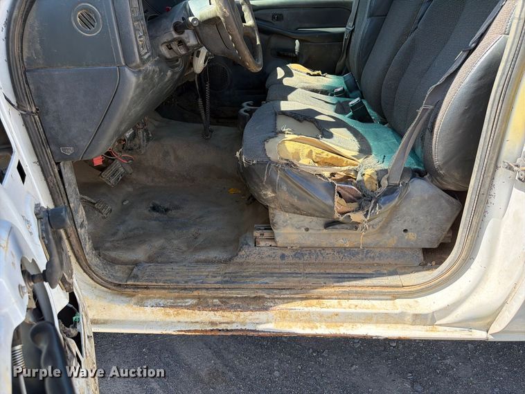 image for item EX0050 2002 Chevrolet Silverado 2500HD utility bed pickup truck