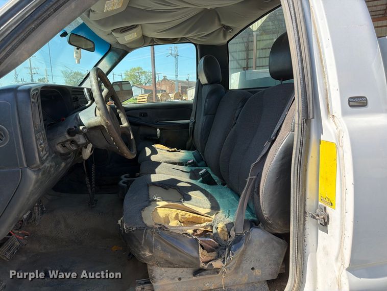 image for item EX0050 2002 Chevrolet Silverado 2500HD utility bed pickup truck