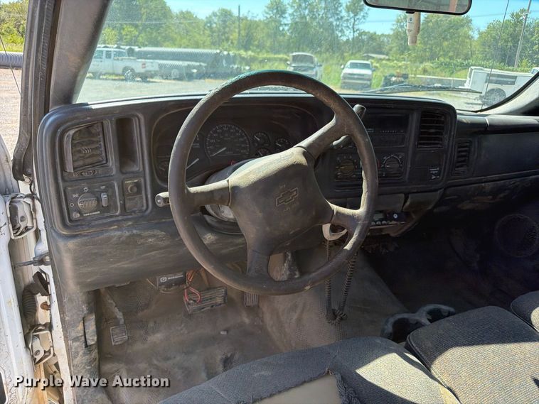 image for item EX0050 2002 Chevrolet Silverado 2500HD utility bed pickup truck