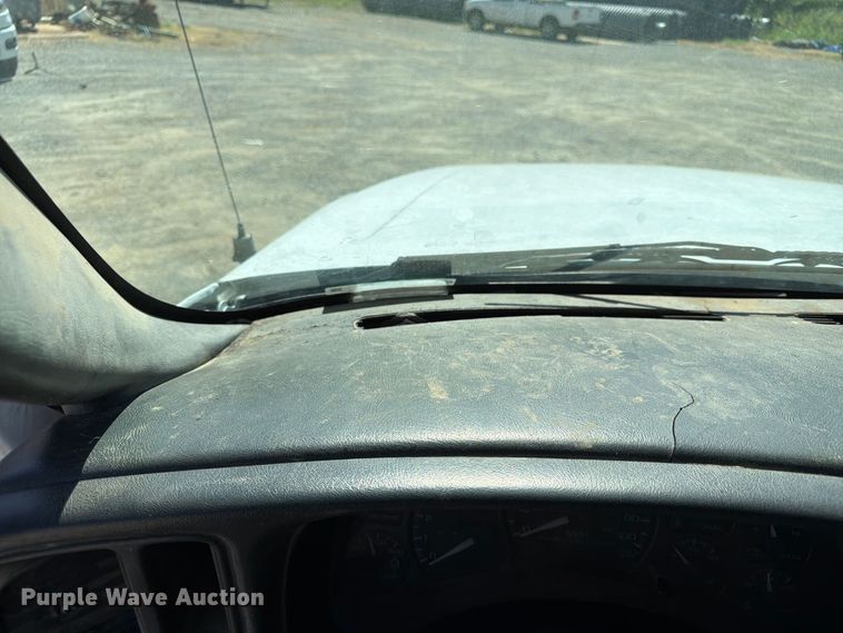 image for item EX0050 2002 Chevrolet Silverado 2500HD utility bed pickup truck
