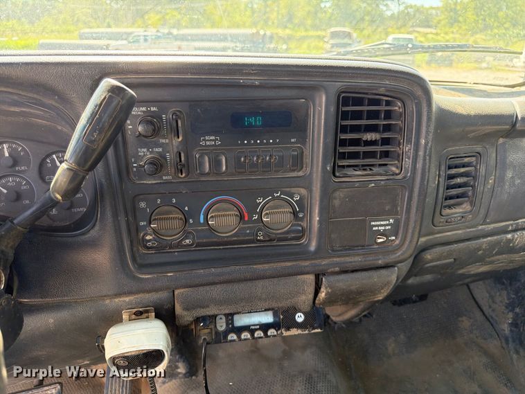 image for item EX0050 2002 Chevrolet Silverado 2500HD utility bed pickup truck