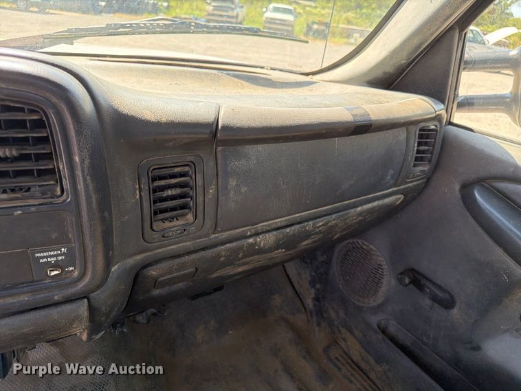 image for item EX0050 2002 Chevrolet Silverado 2500HD utility bed pickup truck