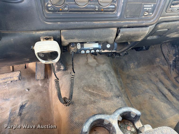 image for item EX0050 2002 Chevrolet Silverado 2500HD utility bed pickup truck