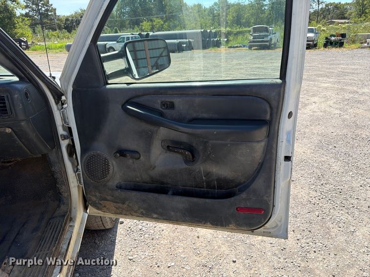 image for item EX0050 2002 Chevrolet Silverado 2500HD utility bed pickup truck