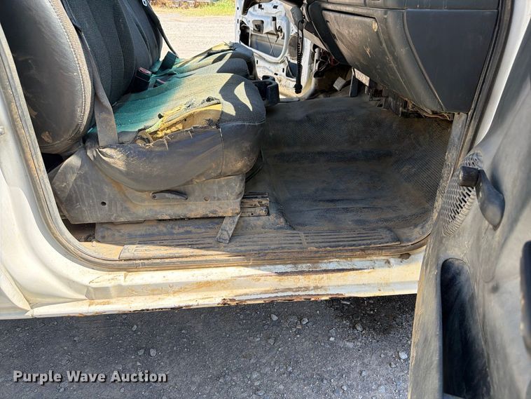 image for item EX0050 2002 Chevrolet Silverado 2500HD utility bed pickup truck