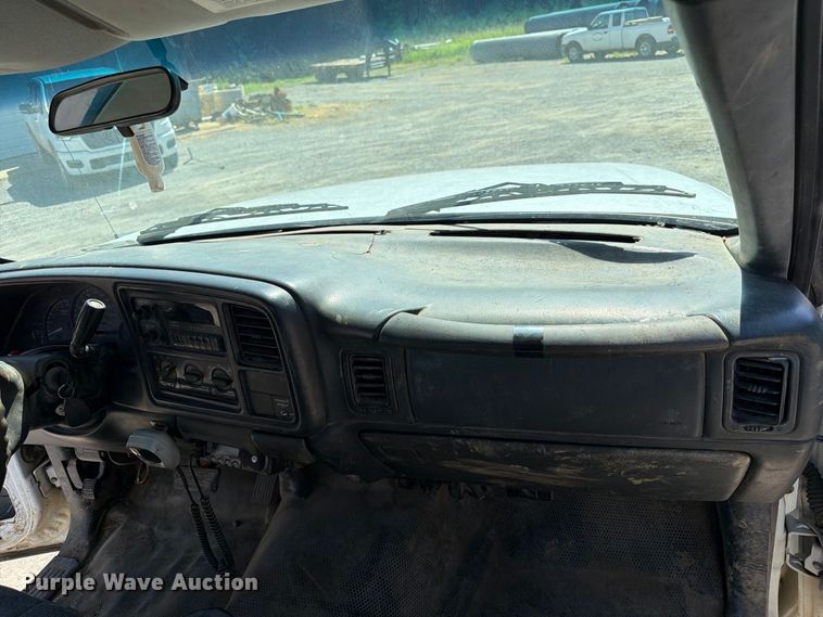 image for item EX0050 2002 Chevrolet Silverado 2500HD utility bed pickup truck