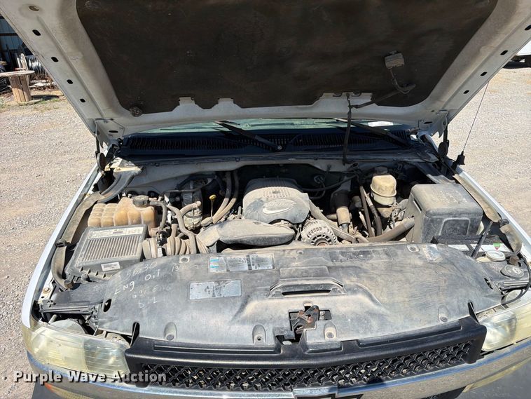 image for item EX0050 2002 Chevrolet Silverado 2500HD utility bed pickup truck