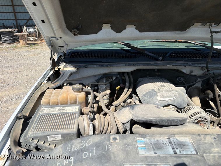 image for item EX0050 2002 Chevrolet Silverado 2500HD utility bed pickup truck