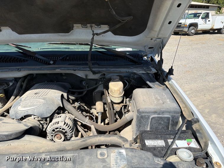 image for item EX0050 2002 Chevrolet Silverado 2500HD utility bed pickup truck