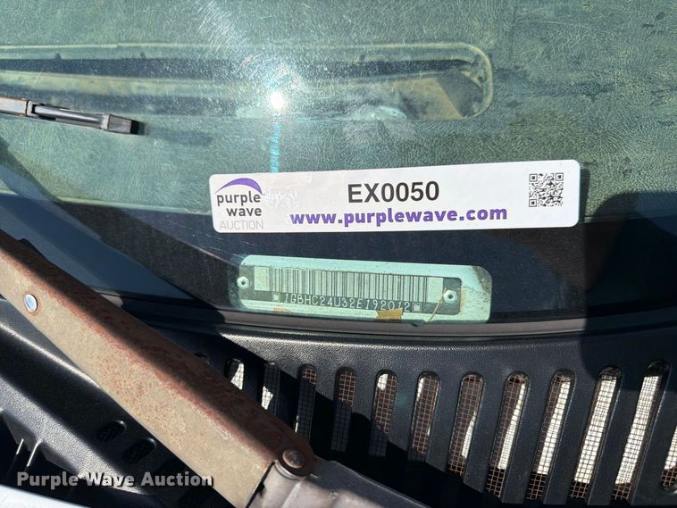 image for item EX0050 2002 Chevrolet Silverado 2500HD utility bed pickup truck