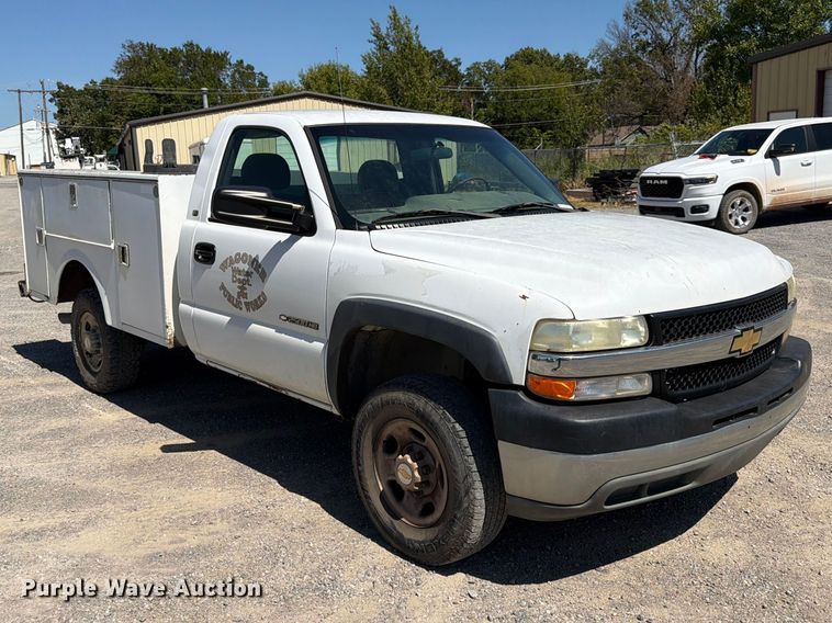 image for item EX0051 2002 Chevrolet Silverado 1500 utility bed pickup truck