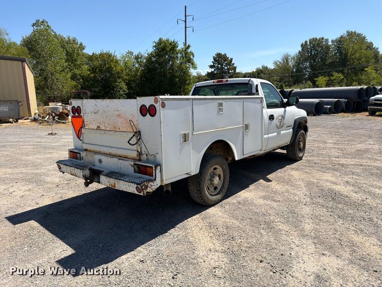 image for item EX0051 2002 Chevrolet Silverado 1500 utility bed pickup truck