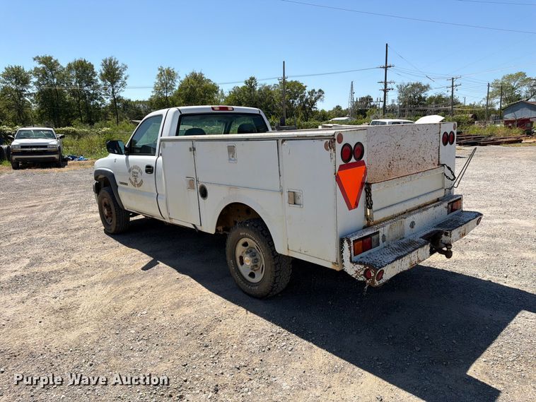 image for item EX0051 2002 Chevrolet Silverado 1500 utility bed pickup truck
