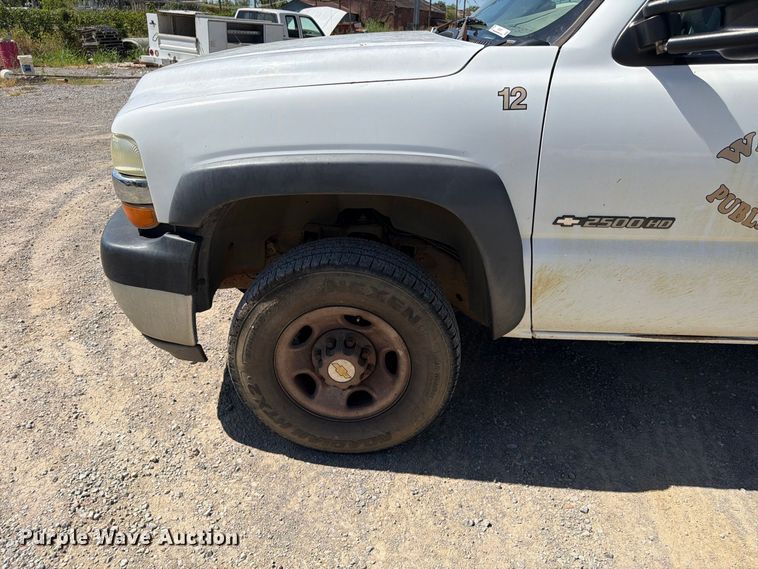 image for item EX0051 2002 Chevrolet Silverado 1500 utility bed pickup truck