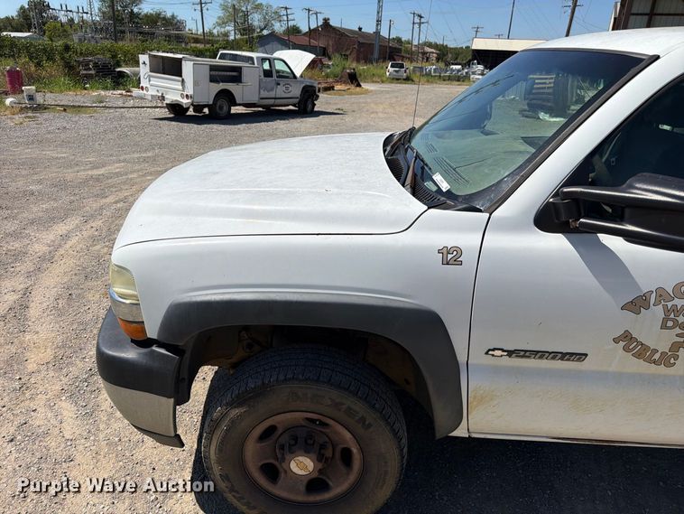 image for item EX0051 2002 Chevrolet Silverado 1500 utility bed pickup truck
