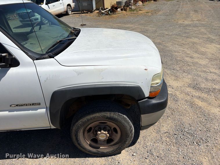 image for item EX0051 2002 Chevrolet Silverado 1500 utility bed pickup truck