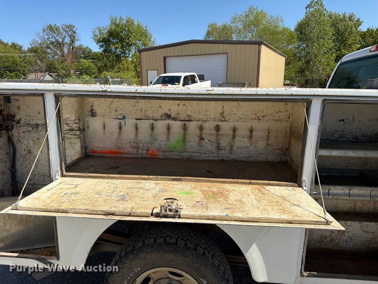 image for item EX0051 2002 Chevrolet Silverado 1500 utility bed pickup truck